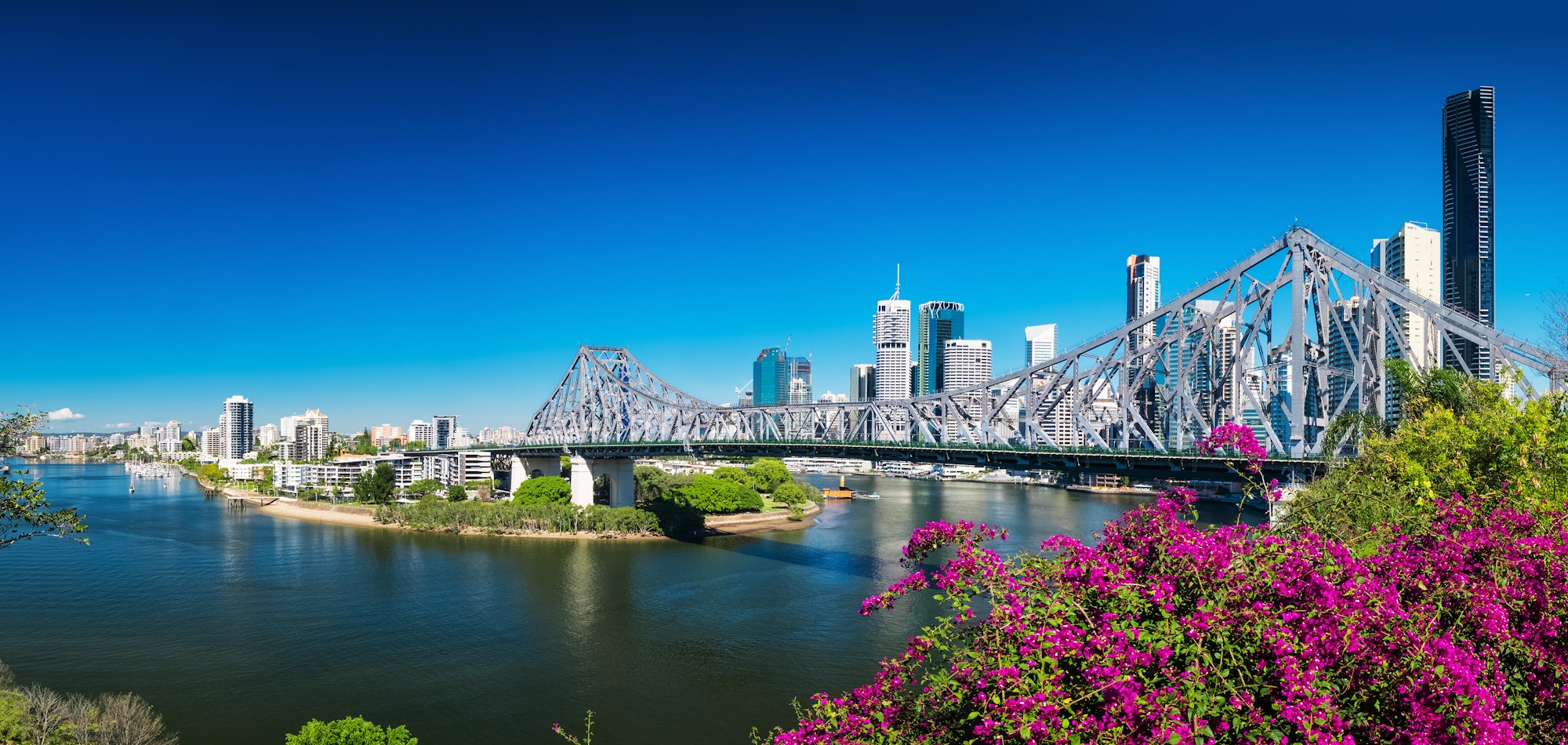 BRISBANE, AUS - AUGUST 9 2016: Panoramic view of Brisbane Skylin